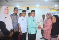 Pemko Padang Salurkan Bantuan Beras untuk Warga Rentan Pangan