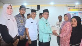 Pemko Padang Salurkan Bantuan Beras untuk Warga Rentan Pangan