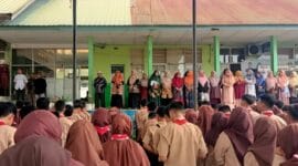 Kepala MAN 3 Padang Hj. Marliza membuka kegiatan pembelajaran dan Pesantren Ramadan 1446 H, Kamis (6/3/2025).