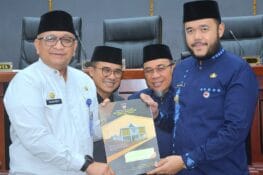 Sertijab Wali Kota Padang, Fadly Amran Apresiasi Kinerja Pj Wali Kota Andree Algamar