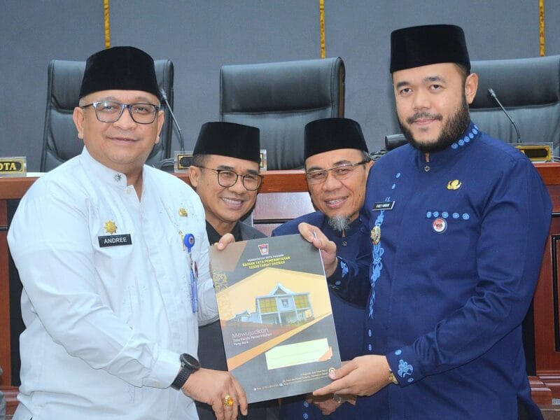 Sertijab Wali Kota Padang, Fadly Amran Apresiasi Kinerja Pj Wali Kota Andree Algamar