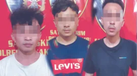 Tiga tersangka kasus penganiayaan yang ditangkap Satreskrim Polres Payakumbuh.
