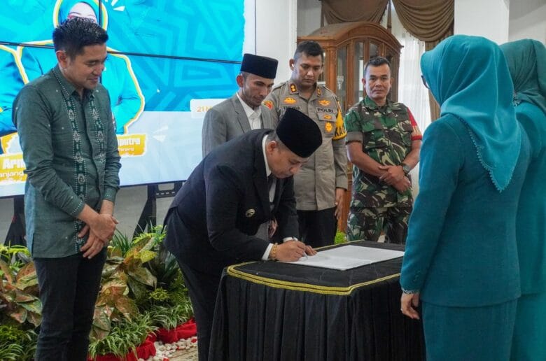 Wali Kota Padang Panjang Lantik Pengurus Baru TP-PKK