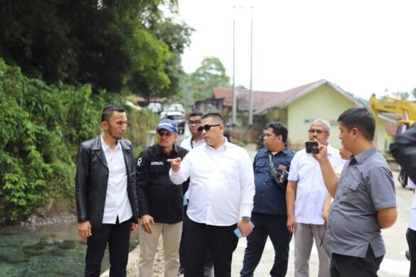 Wali Kota Hendri Arnis Tinjau Pembangunan Jalan di Lubuk Mata Kucing