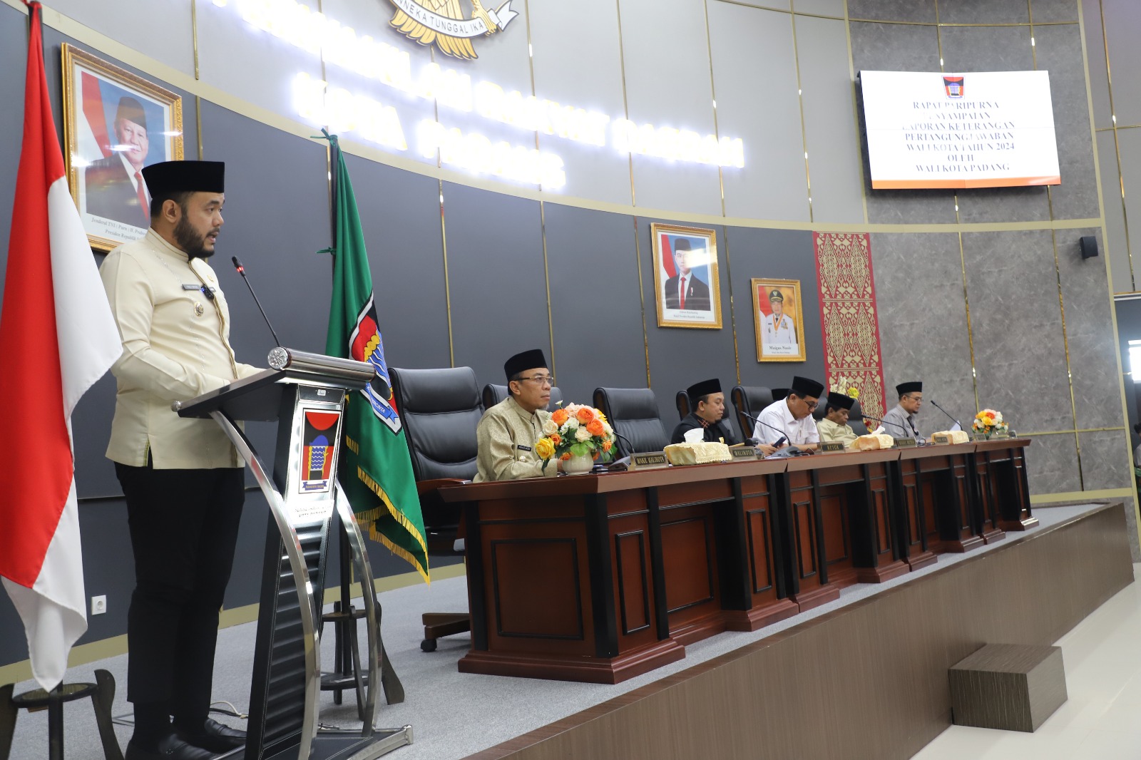 Wali Kota Padang Paparkan LKPJ 2024 dalam Sidang Paripurna DPRD