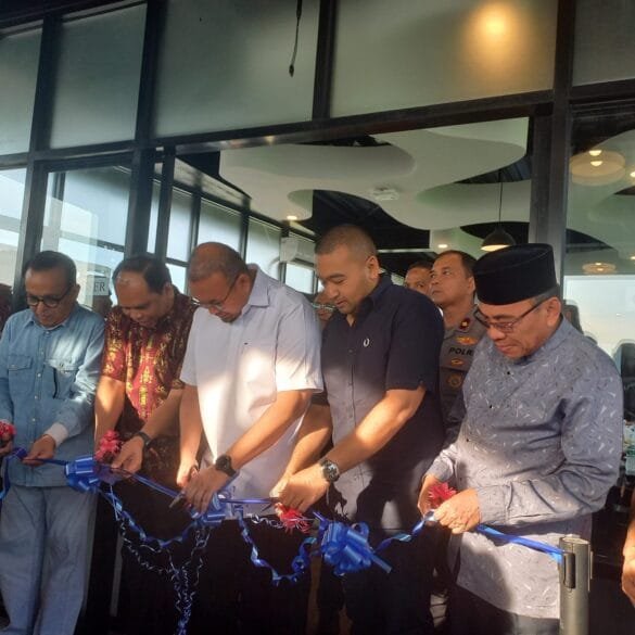 Bopet Kopi 701, Tempat Nongkrong Baru Menikmati Sunset Pantai Padang