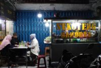 Malam Minggu Bersama Warga, Wako Hendri dan Istri Nikmati Kuliner Pasar Pusat