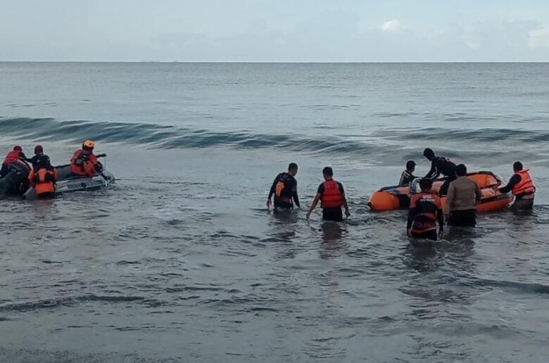 Terseret Ombak Saat Mandi, Remaja 15 Tahun Masih Dicari