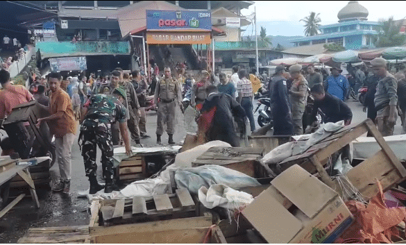 Tertibkan PKL, Pemko Padang Relokasi Pedagang Pasar Bandar Buat ke Lantai Atas