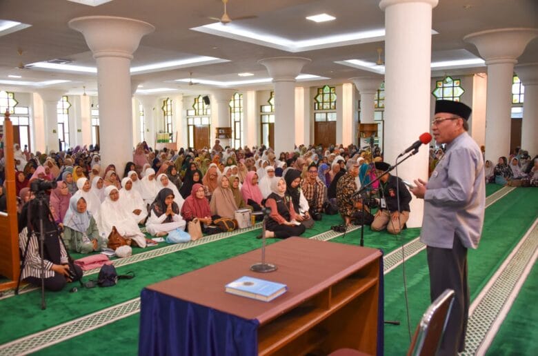 Wawako Padang Doakan Jemaah Raih Haji Mabrur Wawako Padang Doakan Jemaah Raih Haji Mabrur