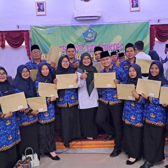 15 Guru dan Pegawai MAN 3 Padang Terima SK PPPK