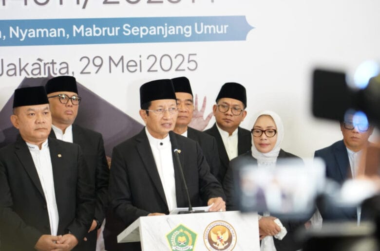 Amirulhaj 2025 Bertolak ke Tanah Suci, Kawal Langsung Layanan Jemaah
Amirulhaj 2025 Bertolak ke Tanah Suci, Kawal Langsung Layanan Jemaah Haji