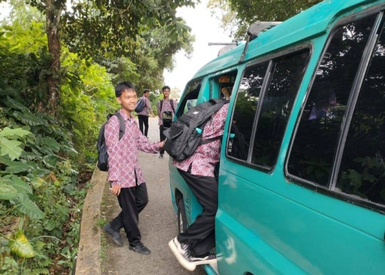 Angkutan Gratis di Padang Panjang Semakin Populer di Kalangan Siswa