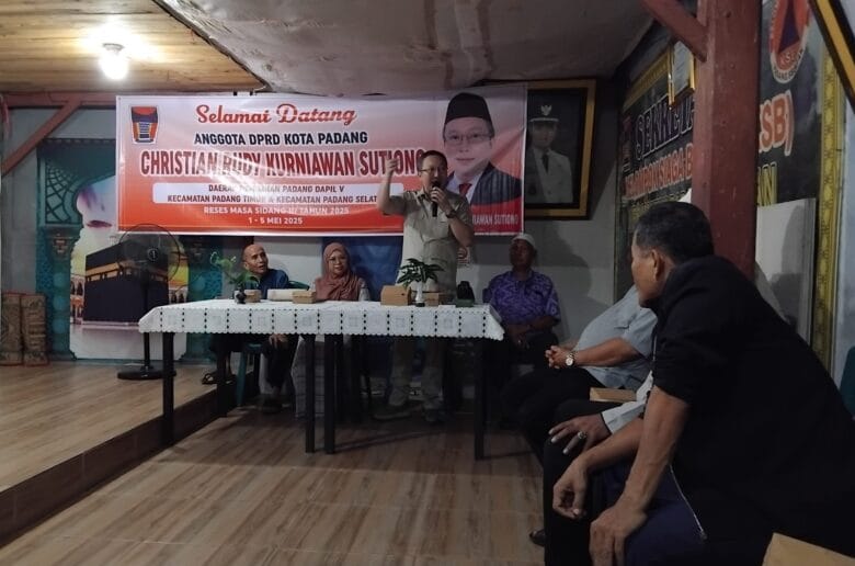 Christian Rudy Tampung Aspirasi Warga Belakang Pondok Christian Rudy Tampung Aspirasi Warga Belakang Pondok