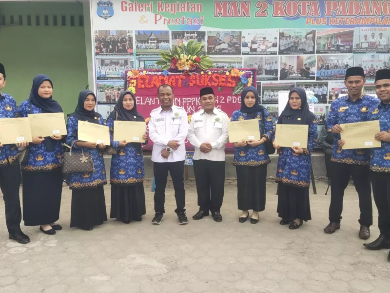 Delapan GTK MTsN 1 Padang Resmi Dilantik sebagai PPPK oleh Menteri Agama