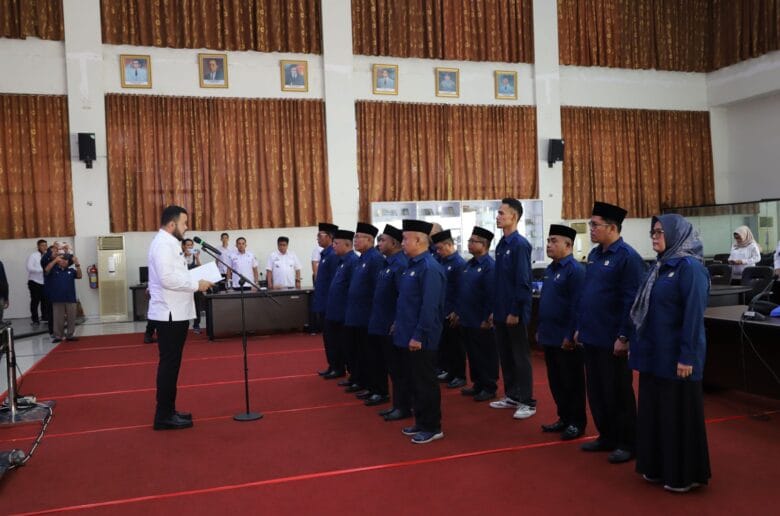 FKUB Padang 2025–2030 Dikukuhkan, Salmadanis Nahkodai Kepengurusan Baru FKUB Padang 2025–2030 Dikukuhkan, Salmadanis Nahkodai Kepengurusan Baru