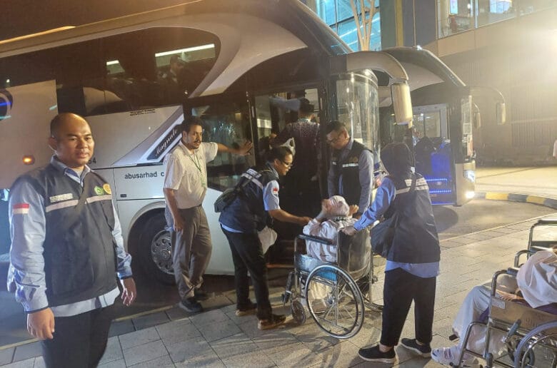 Gelombang I Tuntas di Madinah, Gelombang II Dimulai di Jeddah
Gelombang I Tuntas di Madinah, Gelombang II Dimulai di Jeddah dengan Kedatangan 14 Kloter