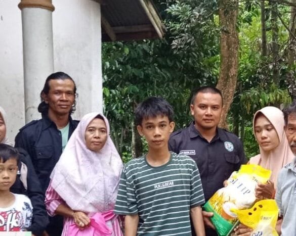 Ayah Meninggal, Ibu Gangguan Jiwa, Enam Kakak Beradik Hidup Mengandalkan Belas Kasihan