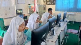 Siswa MAN 1 Padang mengikuti Olimpiade Bahasa Arab tingkat Kota Padang secara daring, Sabtu (24/5/2025).