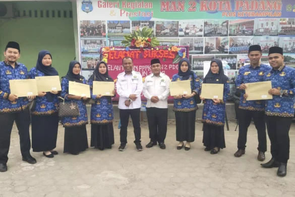 Delapan GTK MTsN 1 Padang Resmi Dilantik sebagai PPPK oleh Menteri Agama