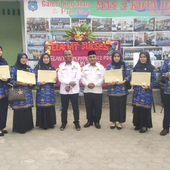 Delapan GTK MTsN 1 Padang Resmi Dilantik sebagai PPPK oleh Menteri Agama