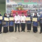 Kepala MTsN 1 Padang Isrizal dan Waka Humas Dafril Tk. Bandaro berfoto bersama 8 GTK MTsN 1 Padang yang dilantik sebagai PPPK. (Ist.)