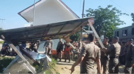 PKL Bandel di Jalan Adinegoro Ditertibkan Satpol PP Padang