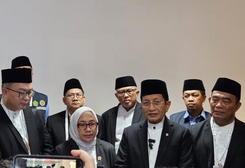 
Tiba di Jeddah, Amirul Haj Minta Jemaah Fokus Persiapan Wukuf di Arafah
