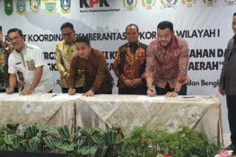 Wako Padang Tandatangani Komitmen Antikorupsi di KPK