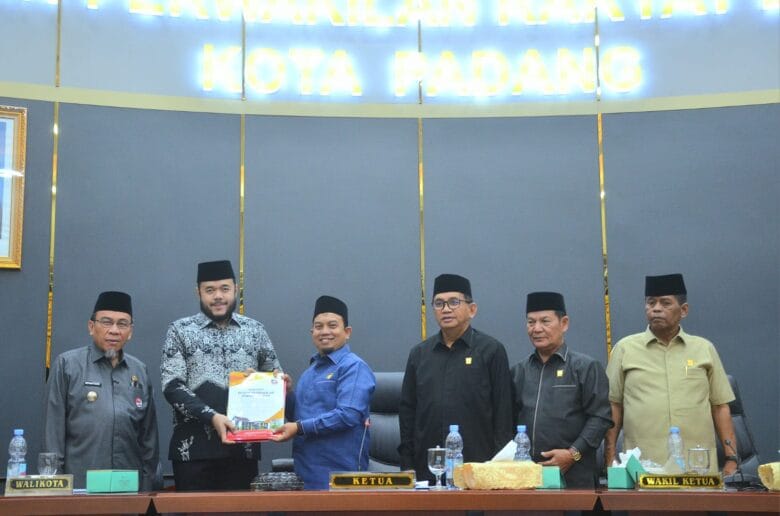 DPRD Kota Padang Sepakati Perubahan KUA-PPAS APBD 2025 DPRD Kota Padang Sepakati Perubahan KUA-PPAS APBD 2025