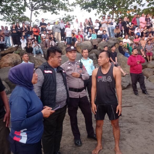 Diduga Terseret Ombak, Seorang Pria Hilang di Pantai Koto Marapak Padang