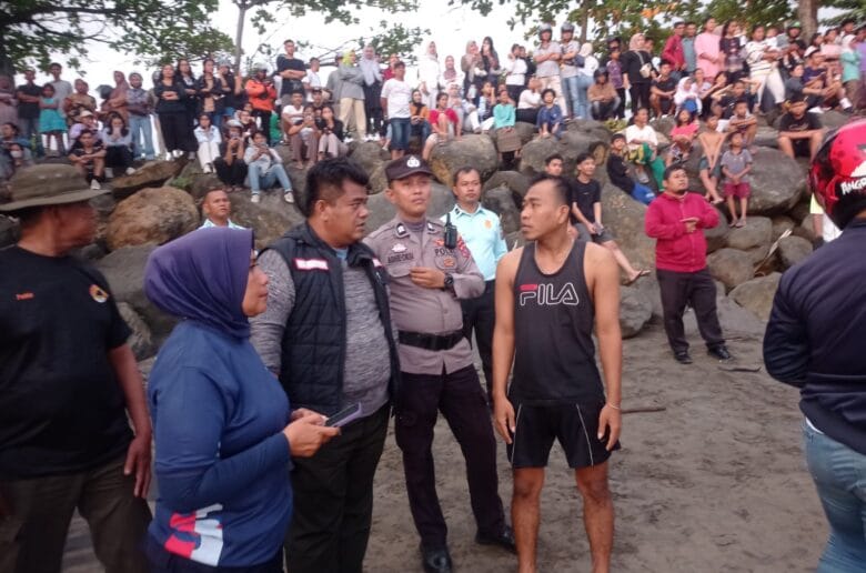 Diduga Terseret Ombak, Seorang Pria Hilang di Pantai Koto Marapak Diduga Terseret Ombak, Seorang Pria Hilang di Pantai Koto Marapak Padang