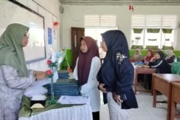 MTsN 5 Kota Padang Undang Orang Tua Hadiri Penerimaan Rapor dan Parenting Semester II