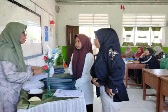 MTsN 5 Kota Padang Undang Orang Tua Hadiri Penerimaan Rapor dan Parenting Semester II