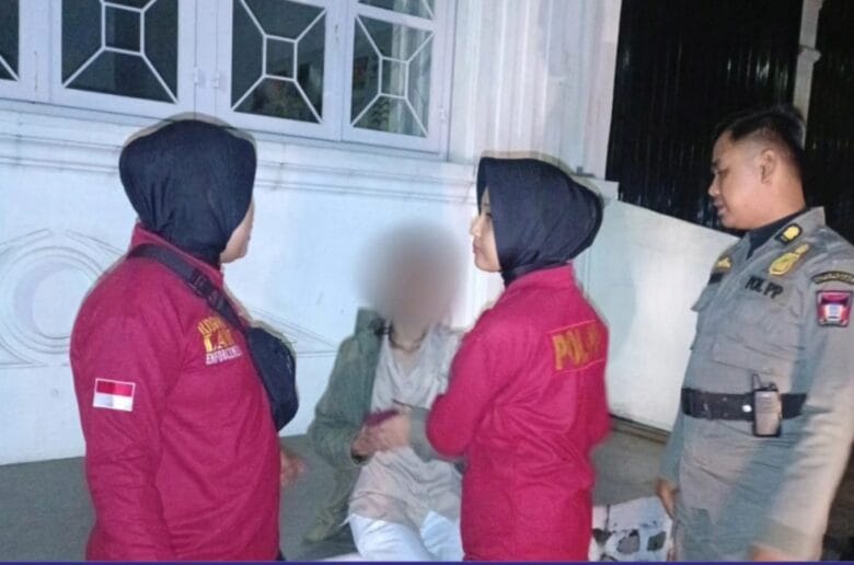 Keluyuran Hingga Larut Malam, Delapan Remaja Diamankan Satpol PP Keluyuran Hingga Larut Malam, Delapan Remaja Diamankan Satpol PP