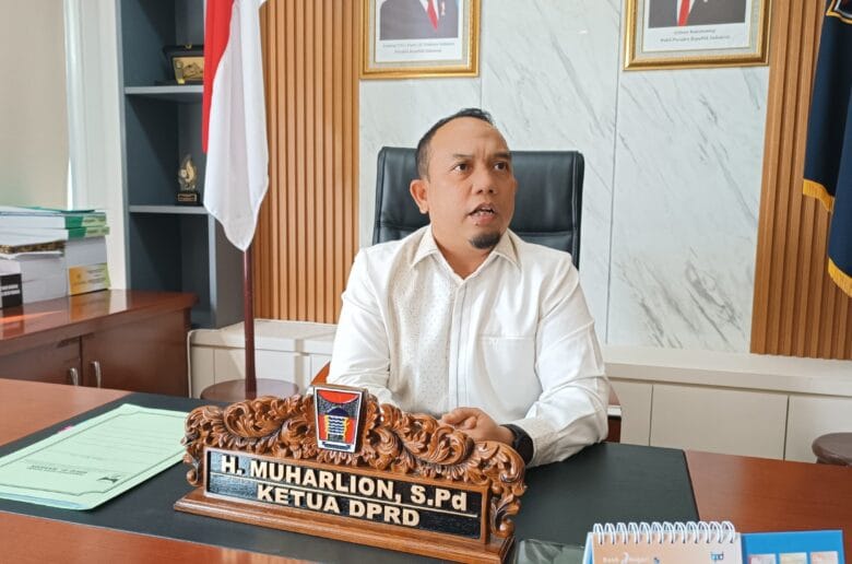 Ketua DPRD Padang Kecam Pungli di Pantai Air Manis Ketua DPRD Padang Kecam Pungli di Pantai Air Manis