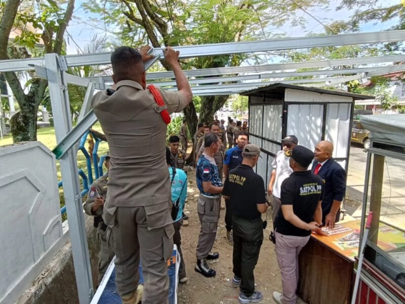 Langgar Janji Bongkar Lapak, PKL di Jalan Flamboyan Ditertibkan Satpol PP