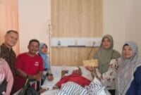 MAN 1 Padang Serahkan Bantuan untuk Siswa Korban Kecelakaan