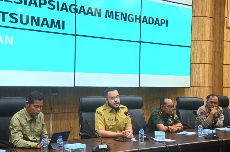 Padang Siaga Bencana, Pemko, TNI, dan BPBD Perkuat Sinergi Hadapi Padang Siaga Bencana, Pemko, TNI, dan BPBD Perkuat Sinergi Hadapi Gempa-Tsunami