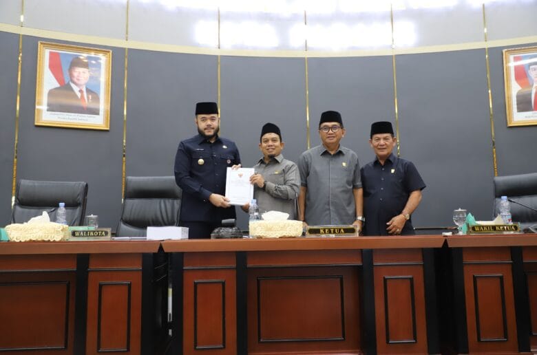 Paripurna DPRD Padang: RAPBD-P 2025 Disampaikan, LKPD 2024 Disetujui