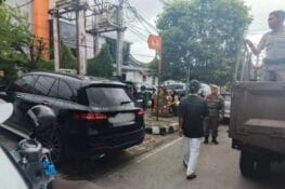Parkir di Trotoar, Petugas Keamanan Rumah Sakit Ribut dengan Satpol PP Padang