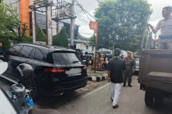 Parkir di Trotoar, Petugas Keamanan Rumah Sakit Ribut dengan Satpol PP Padang