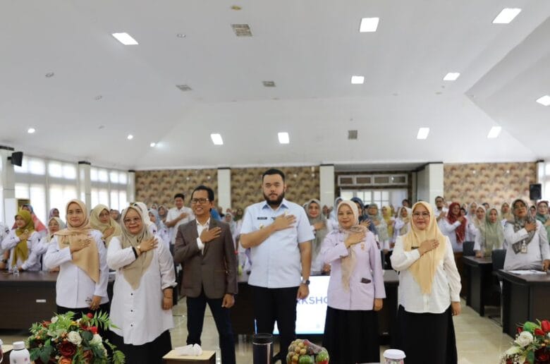 Pelayanan Kesehatan tak Cukup Hanya Medis, Fadly Amran Tekankan Soal Pelayanan Kesehatan tak Cukup Hanya Medis, Fadly Amran Tekankan Soal Etika dan Empati