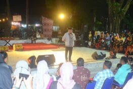 Pentas Seni Pelajar Ramaikan Akhir Pekan di Pantai Padang