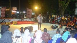 Pentas Seni Pelajar Ramaikan Akhir Pekan di Pantai Padang