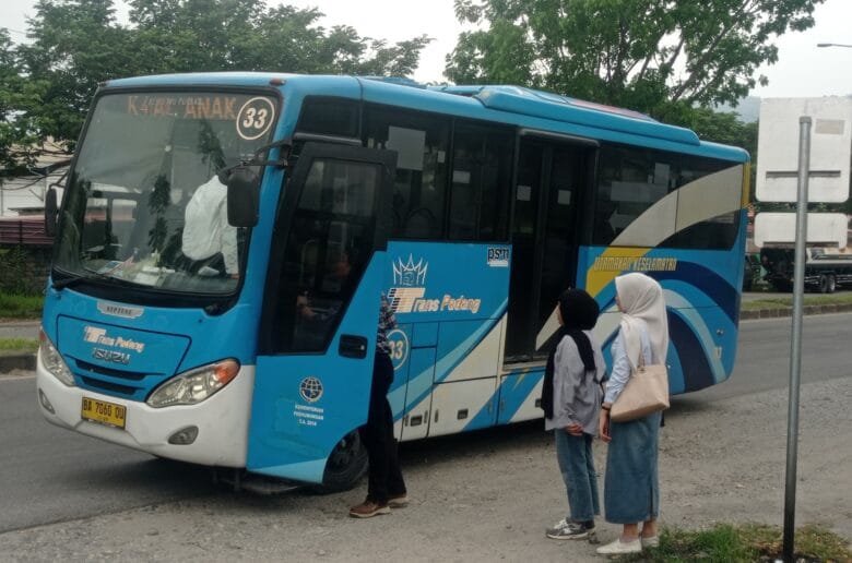 HJK Padang, Trans Padang Berlakukan Tarif 1 Rupiah Sehari HJK Padang, Trans Padang Berlakukan Tarif 1 Rupiah Sehari