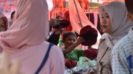 Jelang Tahun Ajaran Baru, Toko Perlengkapan Sekolah di Padang Panjang Diserbu Pembeli