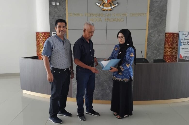 Pedagang Mengadu ke DPRD, Protes Pembagian Kios Fase VII Pasar Pedagang Mengadu ke DPRD, Protes Pembagian Kios Fase VII Pasar Raya Padang