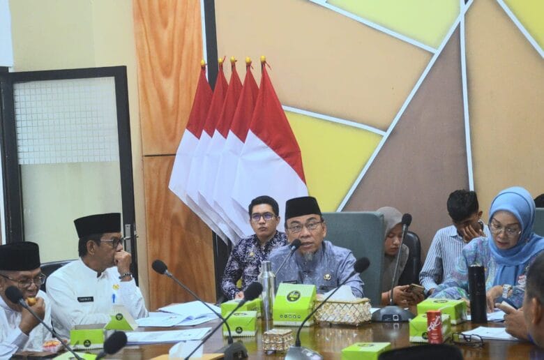 Pemko Padang Kembali Anugerahkan Pin Emas untuk Tokoh Berjasa di HJK ke-356