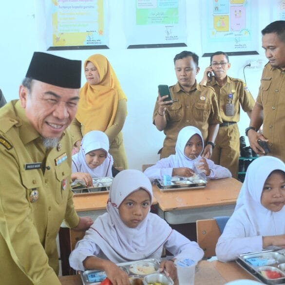 Program Makan Bergizi Gratis Dimulai, 164 Siswa SDN 28 Padang Terima Manfaat
